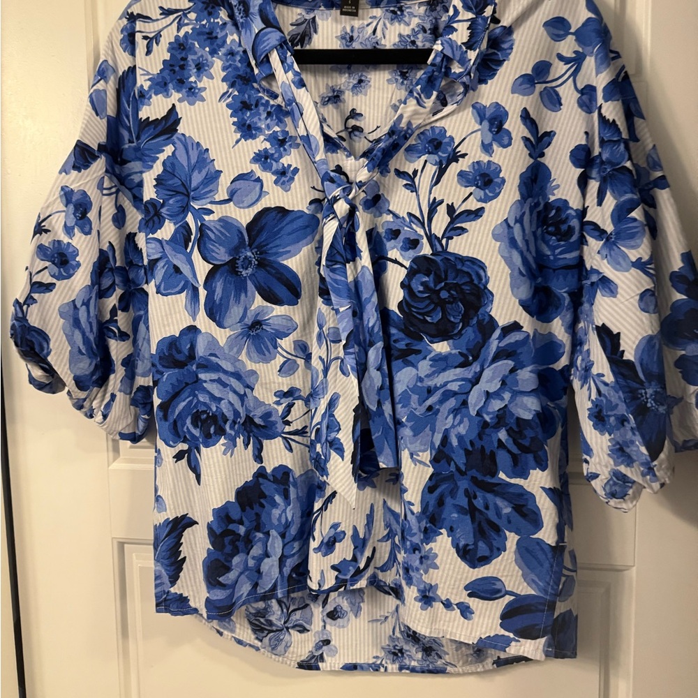 Ann Taylor Grandmillenial White and Blue Tie Front Blouse with Peter Pan Collar